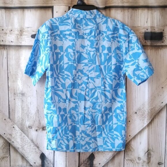 Men's Camp Resort Hawaiian Shirt with Short Sleeves Size XS - Picture 7 of 7